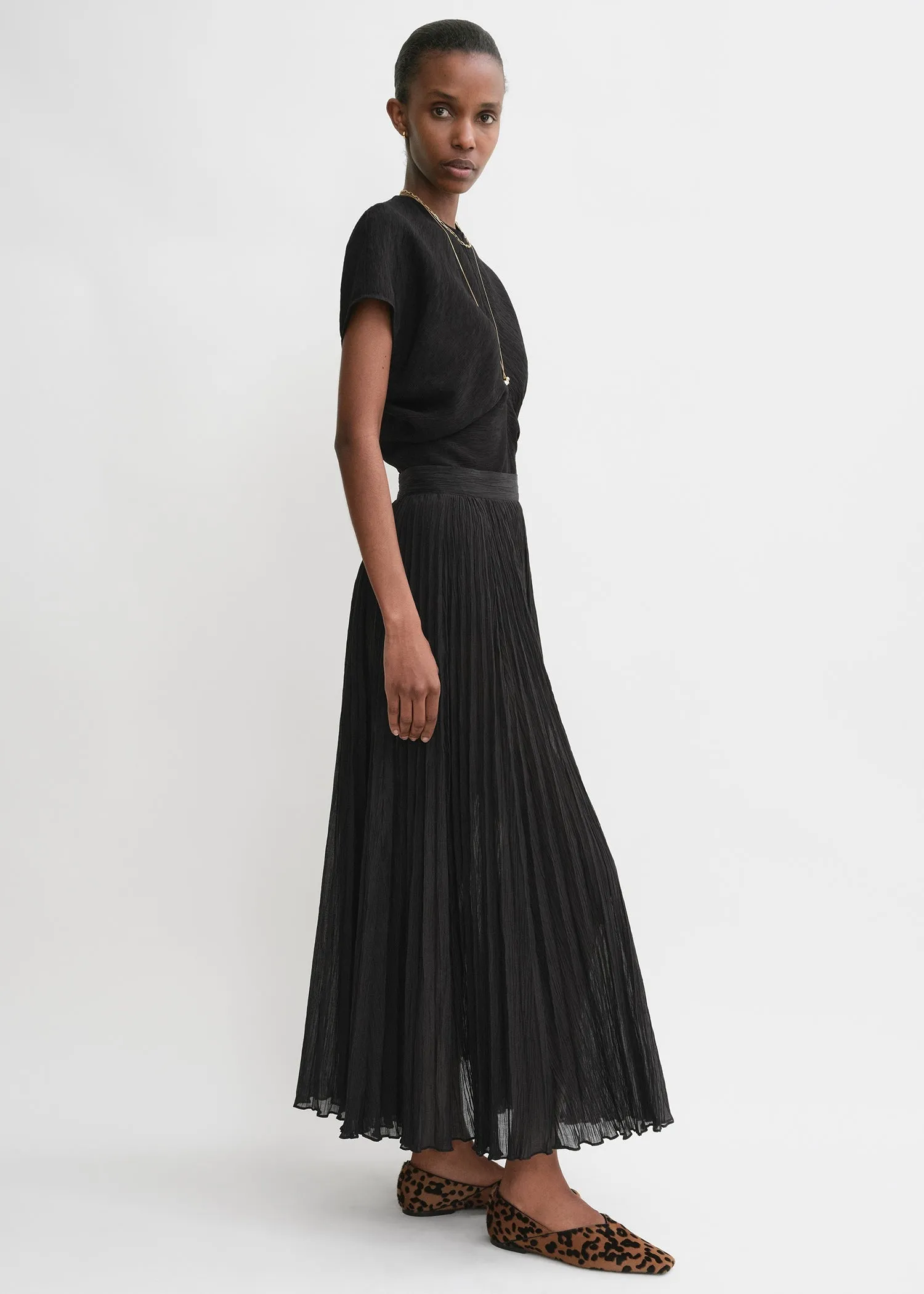 Crinkled plissé skirt black