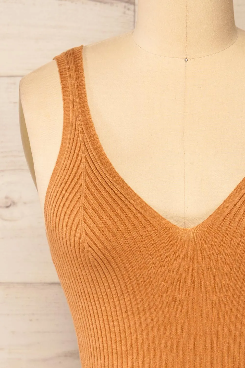 Stende Taupe | V-Neck Ribbed Cami