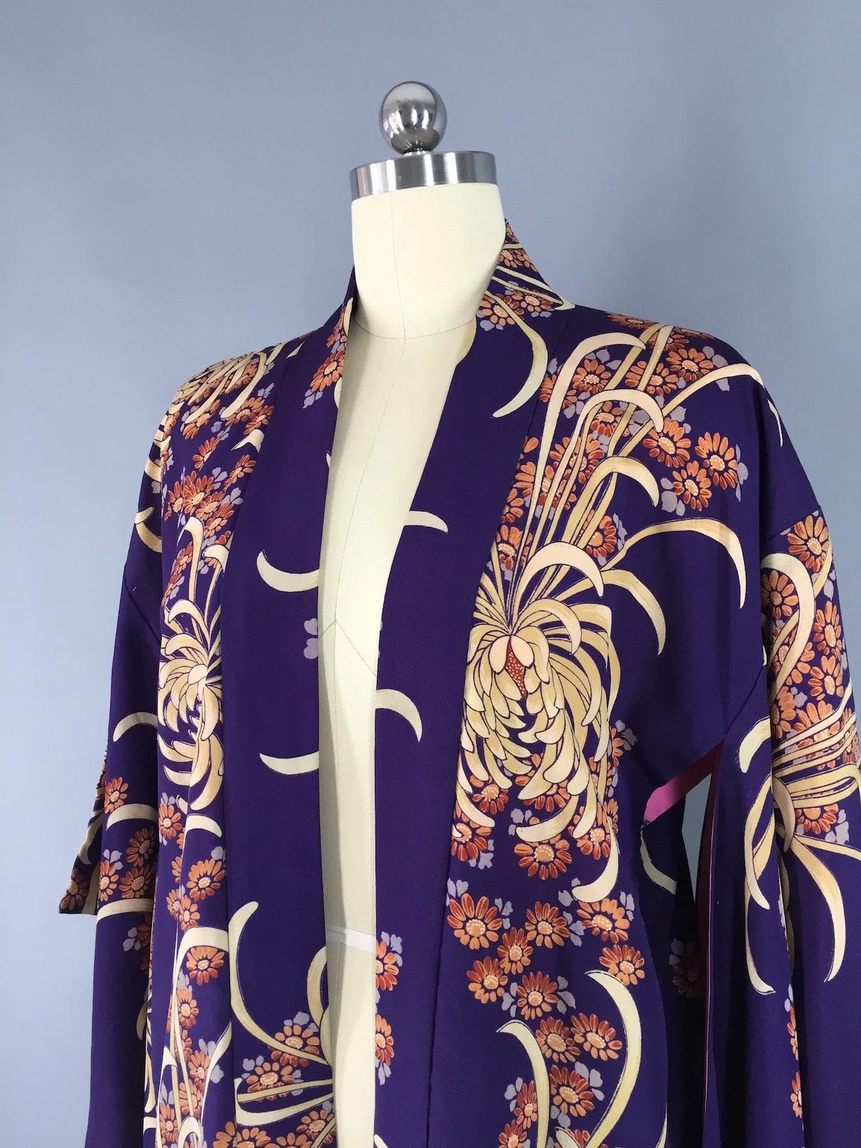 Vintage 1920s Silk Haori Kimono Cardigan Jacket / Purple Chrysanthemum