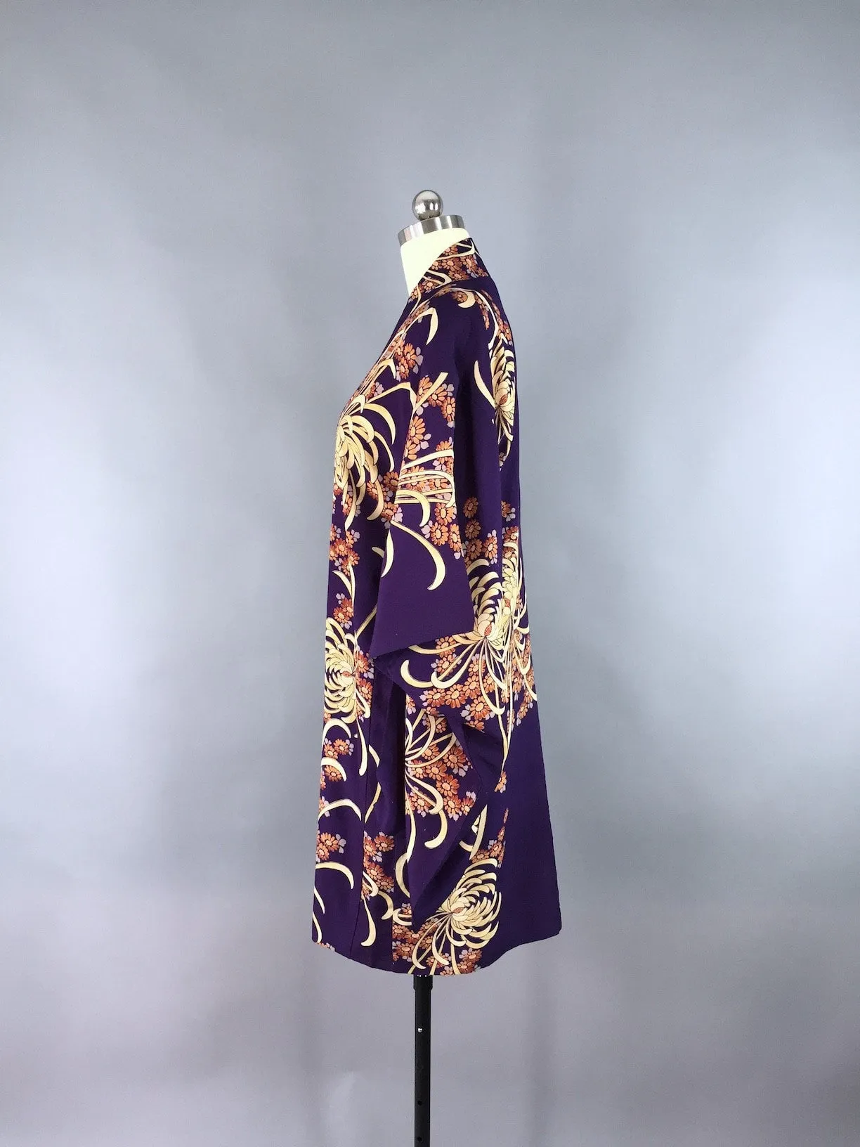 Vintage 1920s Silk Haori Kimono Cardigan Jacket / Purple Chrysanthemum