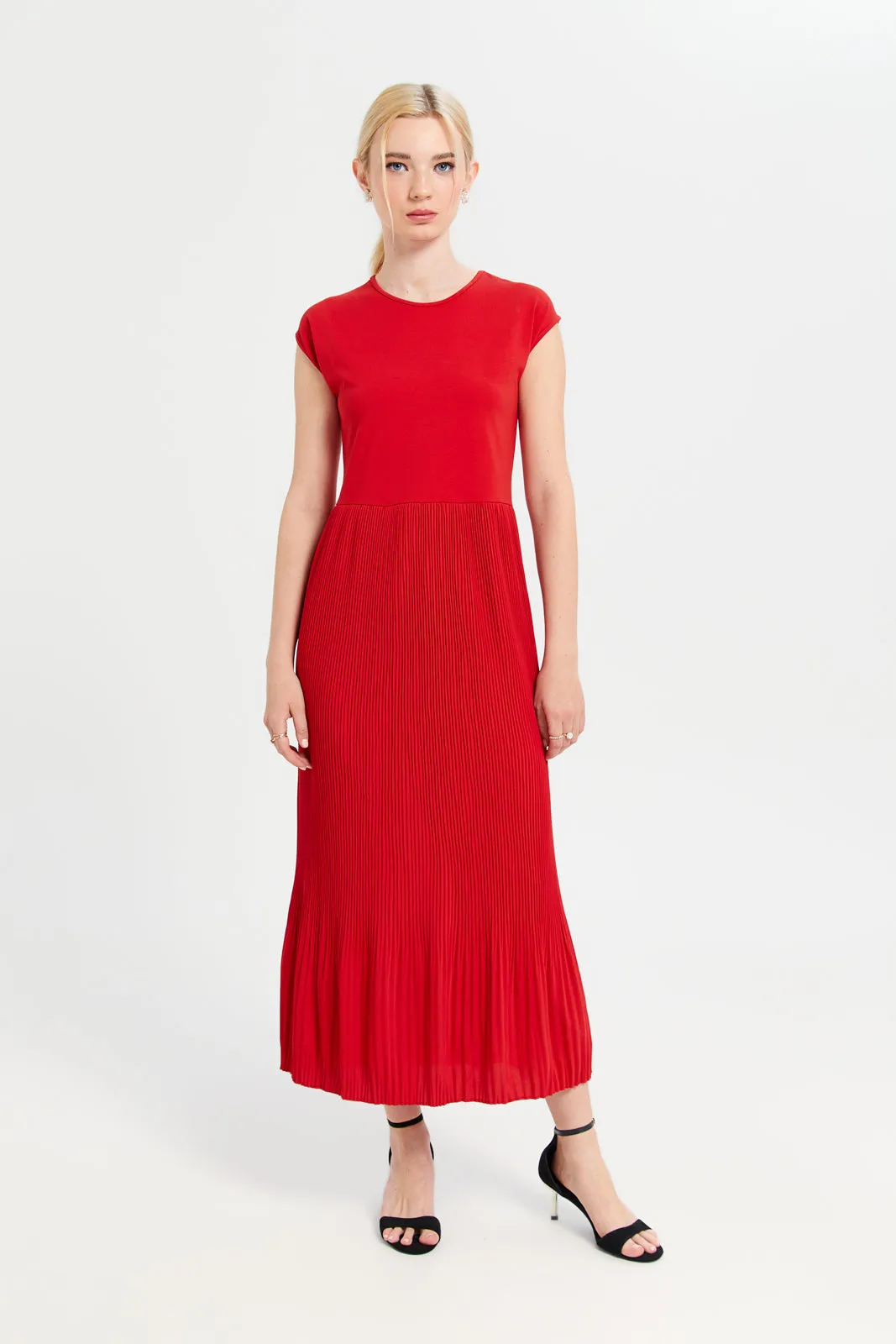 Women Red Plain Pleated Dress